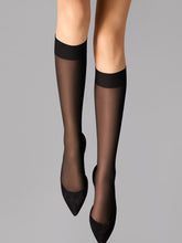 15 KNEE HIGHS
