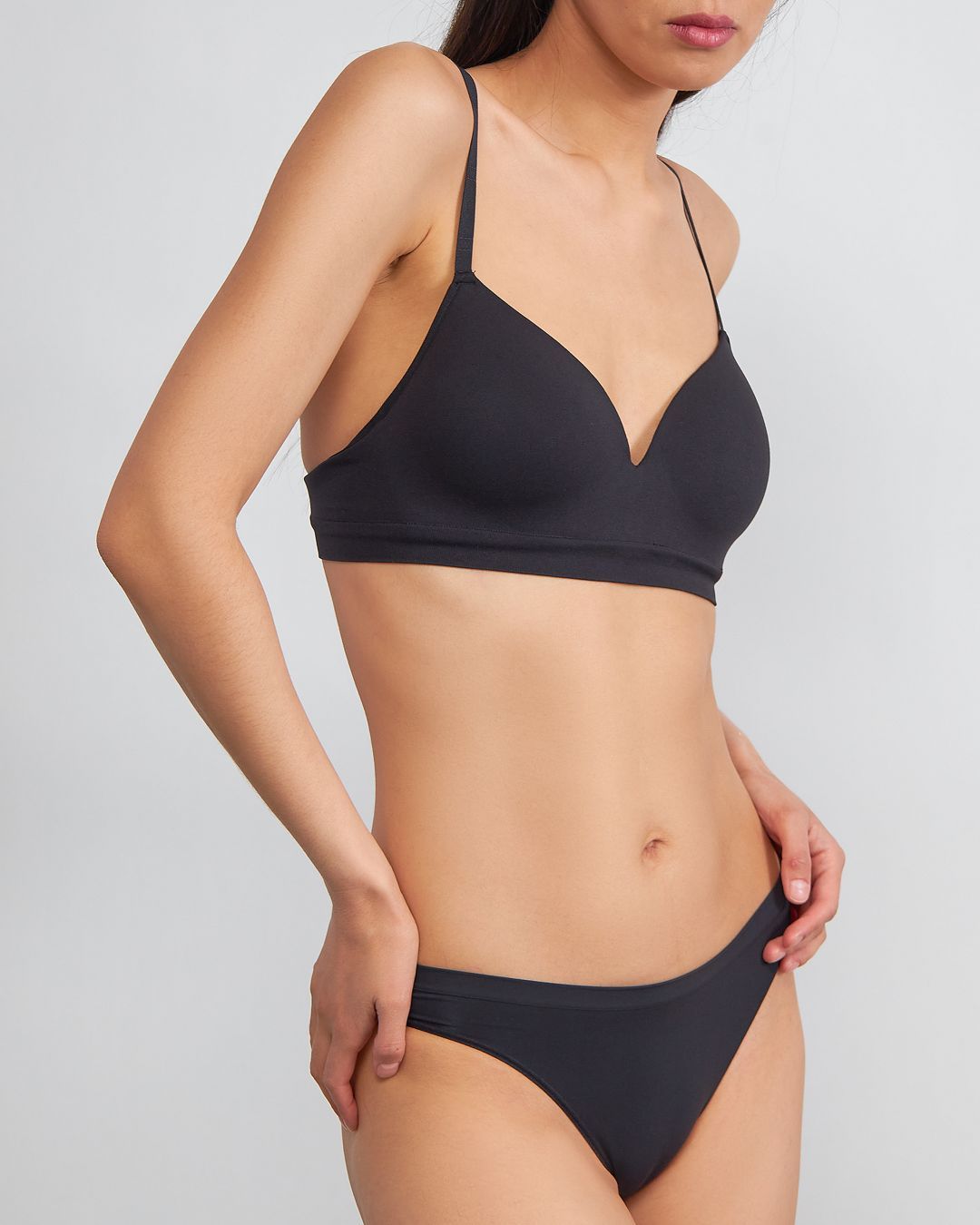 INDIVIDUAL SEAMLESS PLUNGE BRA